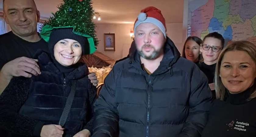 Na zdjęciu dostarczanie darów, fot. Facebook/Wolne Miejsce Radomsko