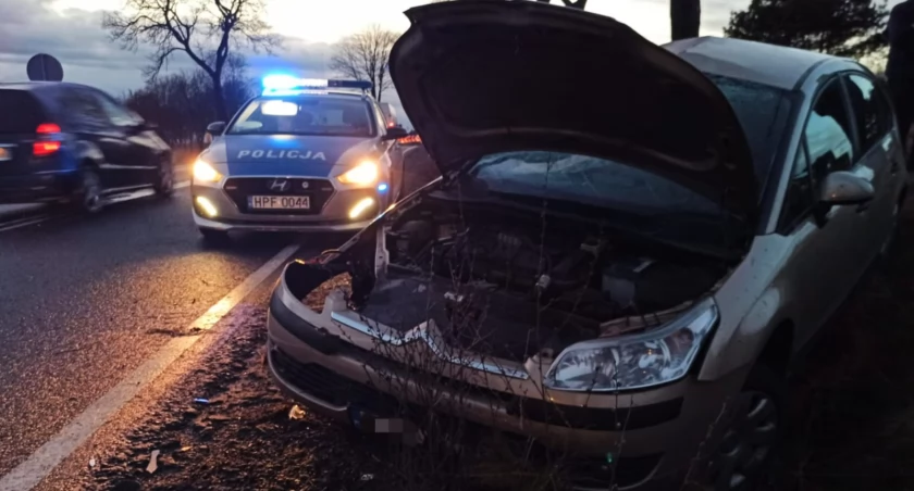 Na zdjęciu rozbity citroen, fot. KPP Radomsko