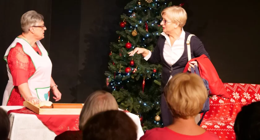 Na zdjęciu aktorzy grupy teatralnej, fot. MDK Radomsko