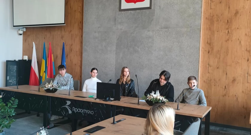 Na zdjęciu obrady Młodzieżowej Rady Miasta, fot. Facebook/Radomsko Miasto Otwarte
