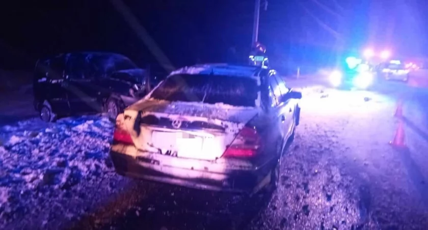 Na zdjęciu rozbite samochody, fot. KPP Radomsko