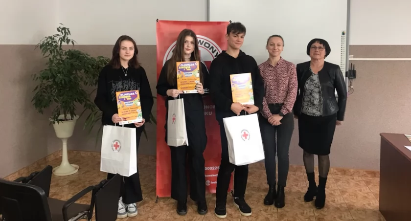 Na zdjęciu uczestnicy Olimpiady Zdrowia PCK z I LO, fot. Facebook/I Liceum Ogólnokształcące im. Feliksa Fabianiego