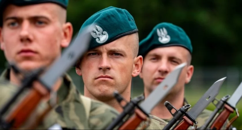 Na zdjęcie wojskowi, fot. Wojsko Polskie