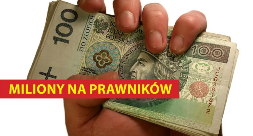 Na zdjęciu plik banknotów