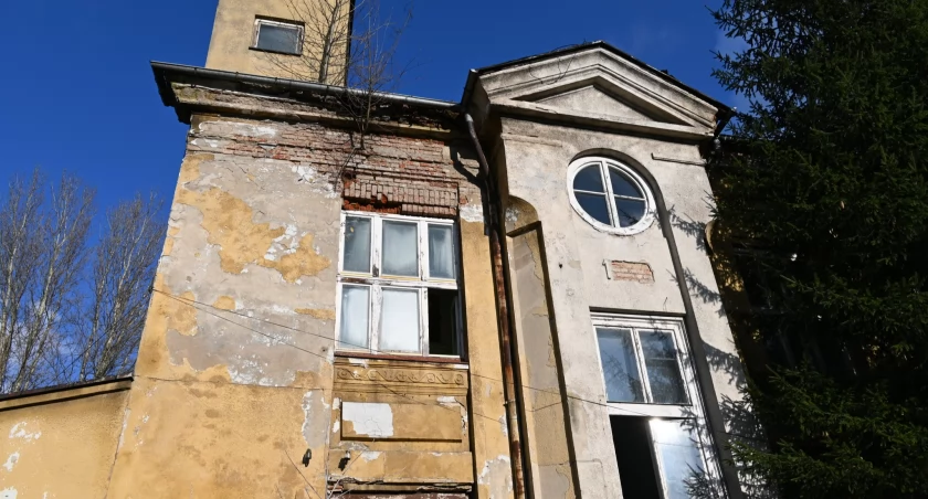 Na zdjęciu budynek po byłym zakładzie pielęgnacyjno-opiekuńczym