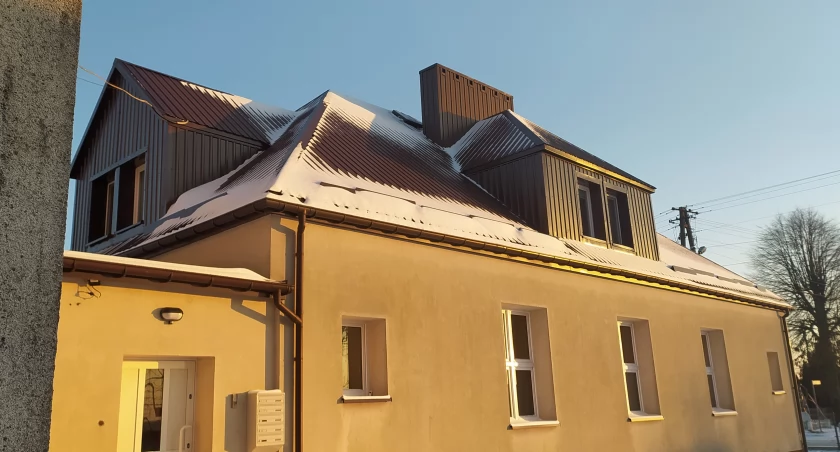 Na zdjęciu jeden z budynków ogrzewanych olejem opałowym