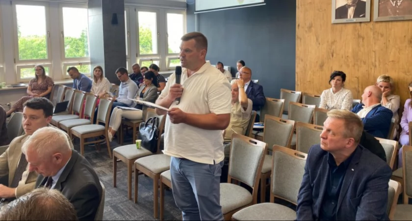 Na zdjęciu dyskusja nad raportem o stanie miasta czerwiec 2023