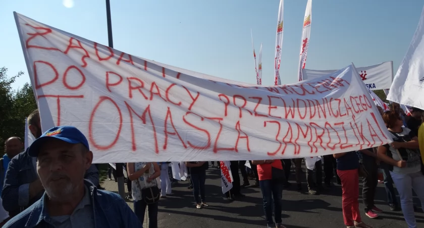 Na zdjęciu: Pikieta związkowców przed  Jyskiem w obronie Tomasza Jamrozika, wrzesień 2018