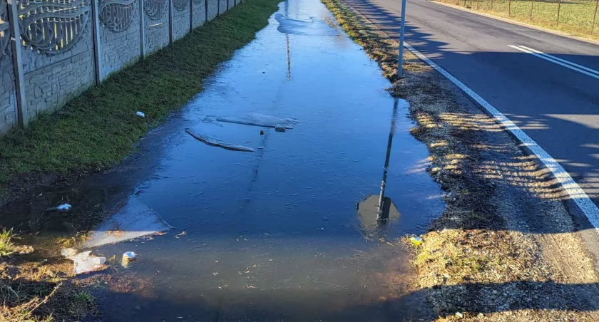 Na zdjęciu rów przy ul. Sikorskiego, fot. zdjęcie od mieszkańca gminy Radomsko