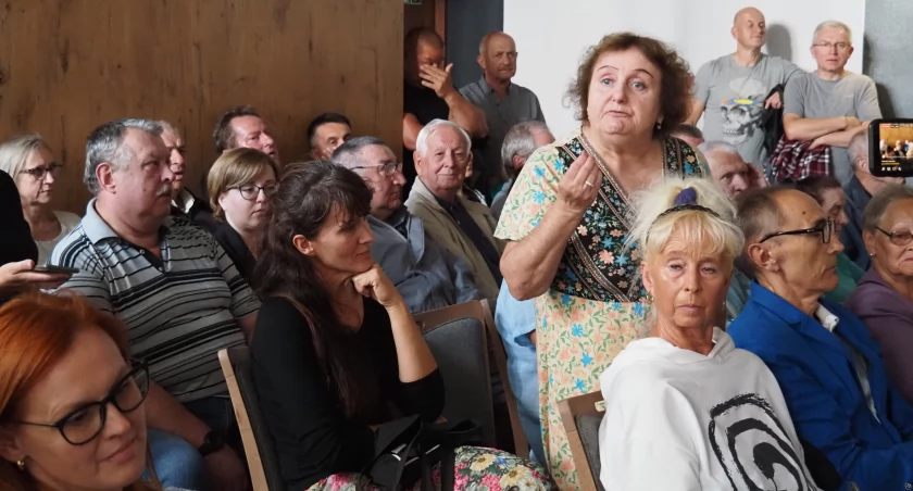 Na zdjęciu: Przeciwnicy budowy spalarni na spotkaniu w urzędzie miasta 8 sierpnia 2023 r.