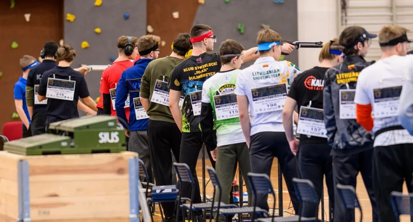 Na zdjęciu uczestnicy zawodów, fot. Facebook/Okręgowy Klub Strzelectwa Sportowego 