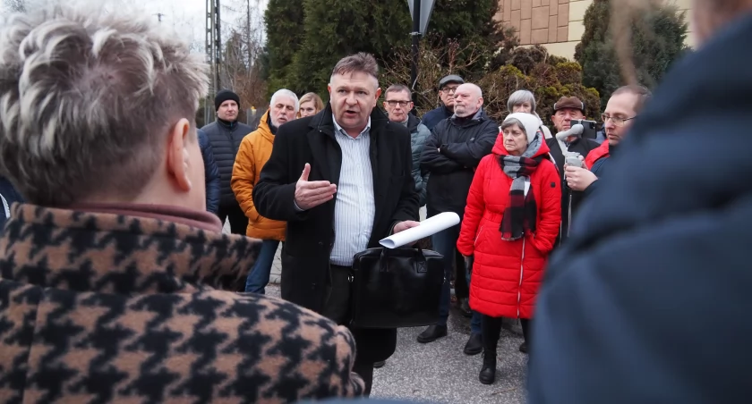 Na zdjęciu mieszkańcy Przyszkolnej podczas spotkania z prezesem PGK