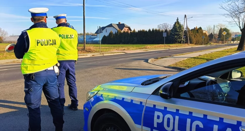 Na zdjęciu policjanci kontrolujący prędkość, fot. KPP Radomsko