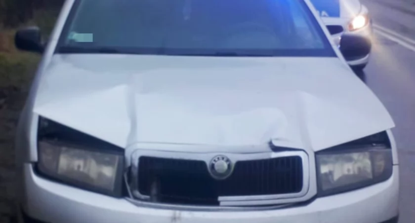Na zdjęciu skoda, którą prowadziła 42-latka, fot. KPP Radomsko
