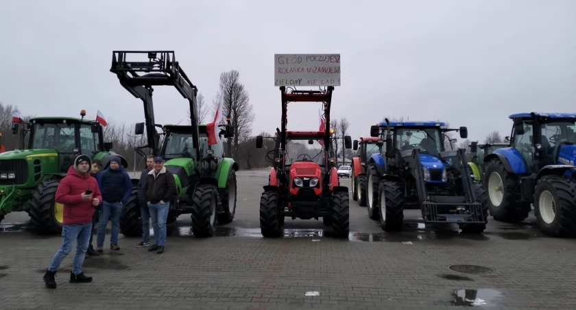 Na zdjęciu: Rolnicy z naszego powiatu protestowali na Targowicy w piątek 9 lutego