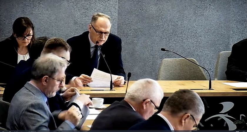 Na zdjęciu prezydent Jarosław Ferenc na dzisiejszej sesji
