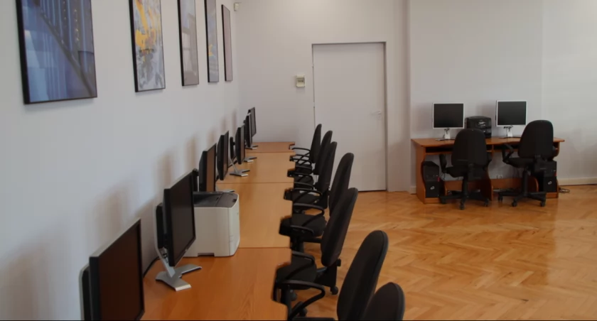 Na zdjęciu pracownia informatyczna w II LO, fot. II LO w Radomsku