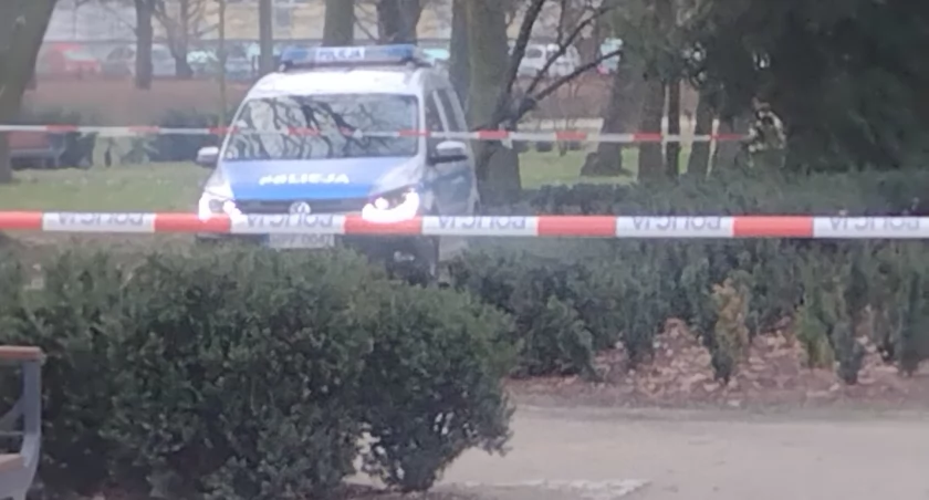 Na zdjęciu policja w parku, fot. nadesłane