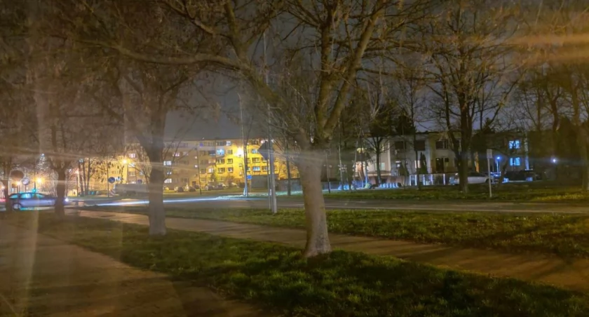 Na zdjęciu ciemno na ulicy, fot. Czytelniczka