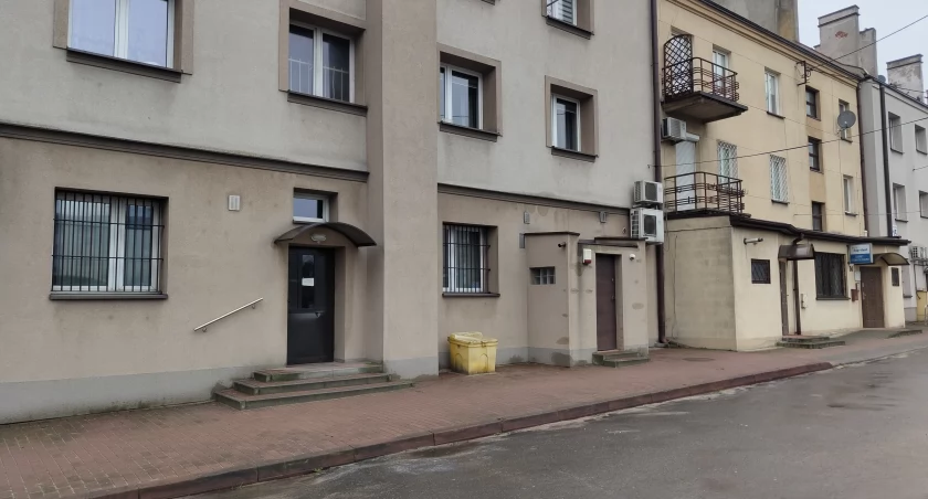 Tyły bloków przy placu 3 Maja. Oba wskazane, jako MDS na specjalnej mapie