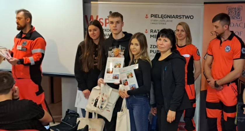 Na zdjęciu uczniowie I LO z opiekunką, fot. Facebook/I LO