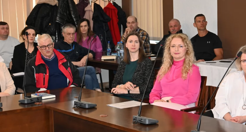 Na zdjęciu uczestnicy spotkania z ekspertami, fot. Facebook/Starostwo Powiatowe