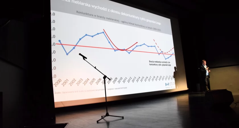 Na zdjęciu konferencja w MDK, fot. Facebook/UM Radomsko