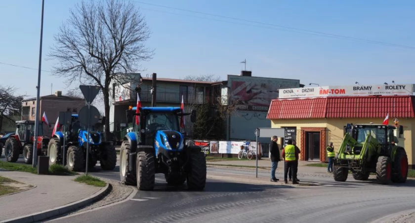 Na zdjęciu protest rolników na rondzie na ulicy Targowej