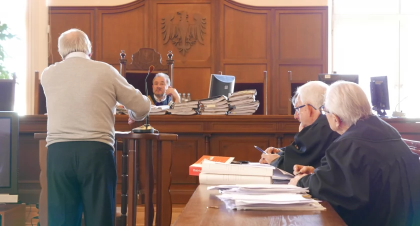 Na zdjęciu: Zeznaje jeden z poszkodowanych klientów W., marzec 2019