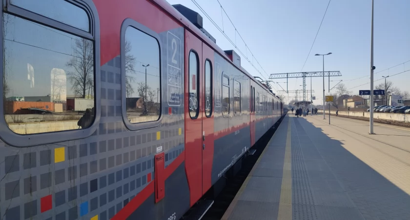 Na zdjęciu pociąg ŁKA na stacji PKP w Radomsku