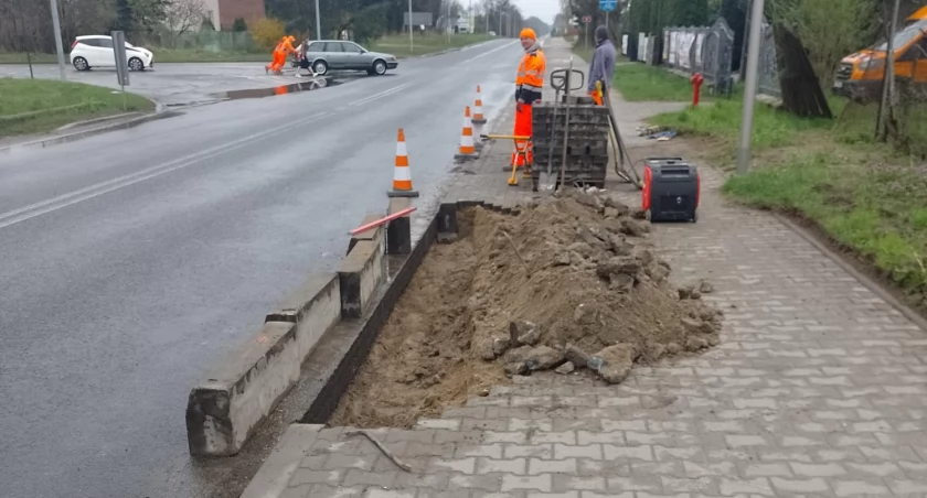 Na zdjęciu wyznaczanie przejścia na Krakowskiej, fot. GDDKiA Łódź