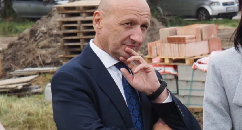 Na zdjęciu wójt Roman Radczyc, który nie ma kontrkandydatów
