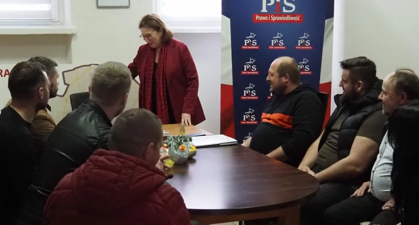 Na zdjęciu rolnicy w biurze posłanki PiS Anny Milczanowskiej