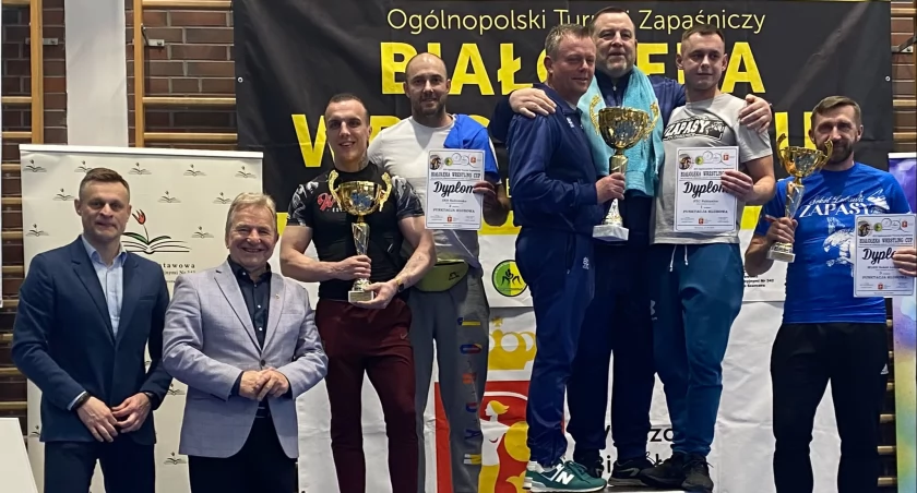 Na zdjęciu nasi zawodnicy na podium