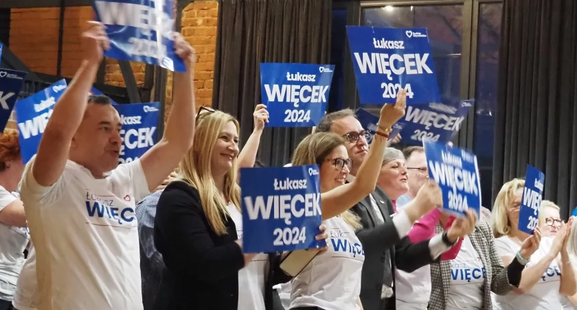 Na zdjęciu kandydaci KO podczas debaty prezydenckiej