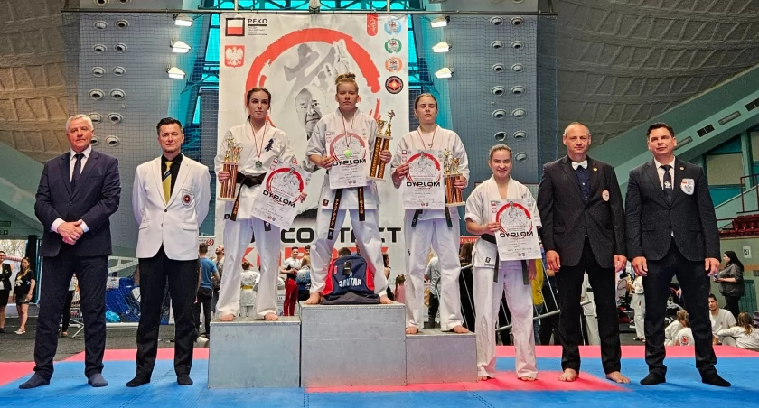 Na zdjęciu Natalia na najwyższym stopniu podium, fot. Facebook/Starostwo Powiatowe