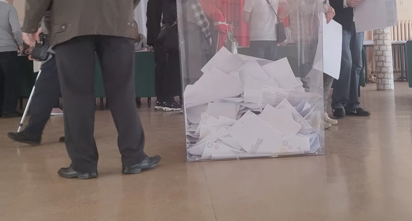 Na zdjęciu głosowanie w wyborach samorządowych
