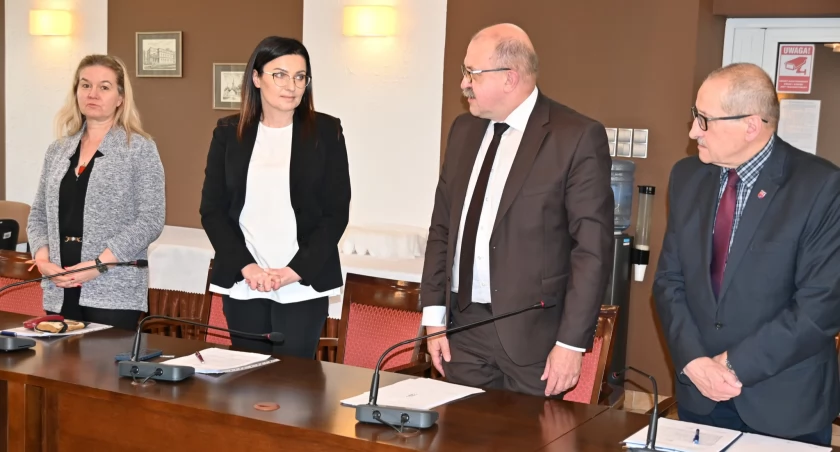 Na zdjęciu: wicestarosta Małgorzata Lewandowska, starosta Beata Pokora, dyrektor szpitala Piotr Kagankiewicz, członek zarządu powiatu Fabian Zagórowicz