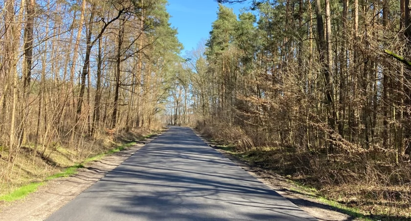 Na zdjęciu droga między Zalesiczkami a Słostowicami, fot. Facebook/ Straostwo Powiatowe