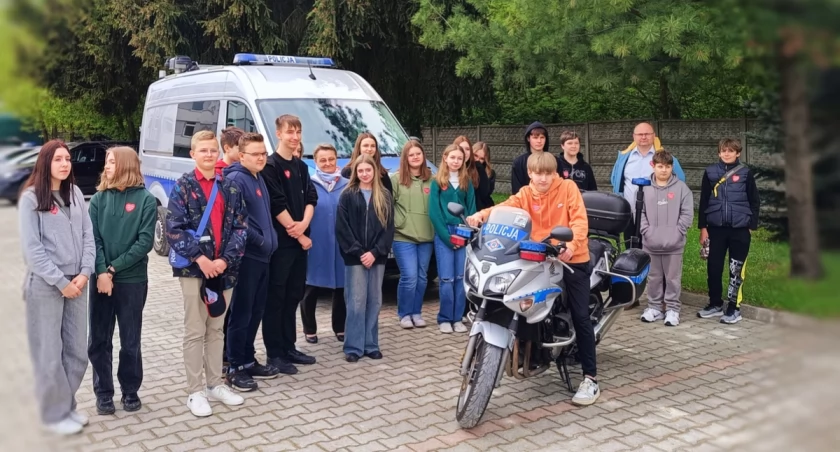 Na zdjęciu zwycięzcy licytacji WOŚP, fot. KPP w Radomsku