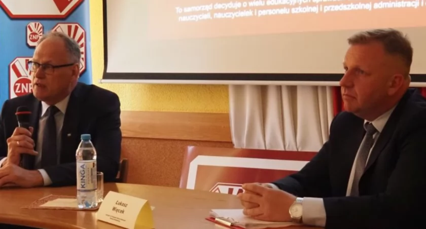 Na zdjęciu Jarosław Ferenc i Łukasz Więcek podczas debaty w ZNP