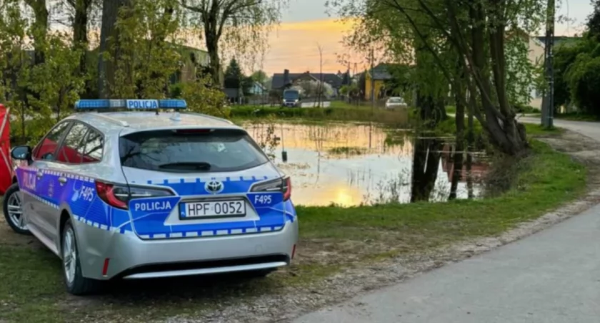 Na zdjęciu staw, w którym znaleziono ciało, fot. KPP Radomsko