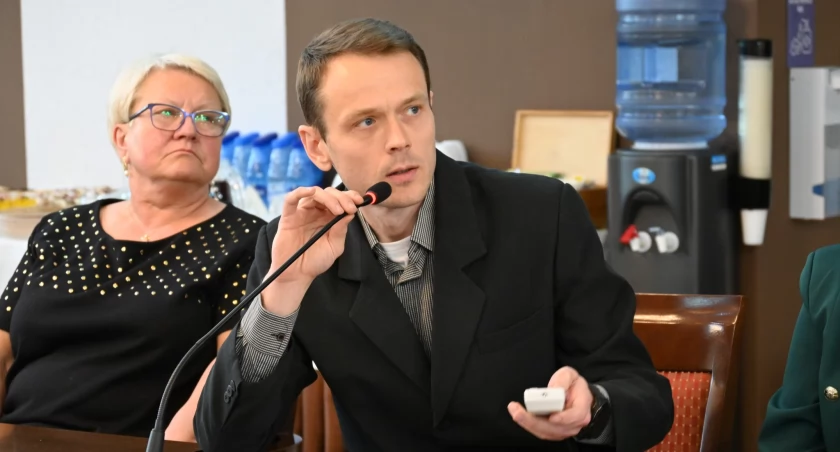Na zdjęciu: Uczestnicy sesji, na której przyjęto godło