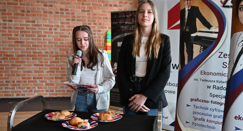 Na zdjęciu uczennice, które wzięły udział w wydarzeniu, fot. Facebook/Starostwo Powiatowe