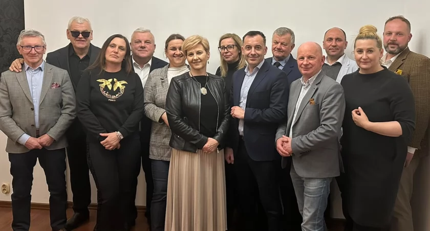 Na zdjęciu radni, którzy tworzą koalicję, fot. Facebook/Magdalena Spólnicka
