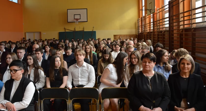 Na zdjęciu młodzież w I LO, fot. Facebook/Starostwo Powiatowe
