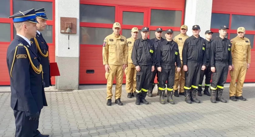 Na zdjęciu: Uroczysta zmiana służby, fot. Facebook/KP PSP Radomsko