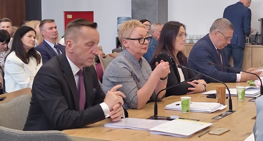Na zdjęciu od lewej Paweł Pichit i Wioletta Pal, nowi wiceprzewodniczący rady 