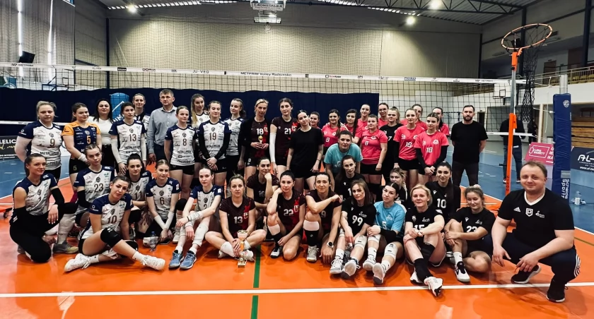 Na zdjęciu radomszczańskie siatkarki