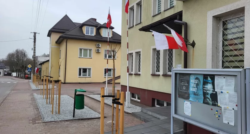 Na zdjęciu budynek urzędu gminy, fot. Facebook/Gmina Wielgomłyny